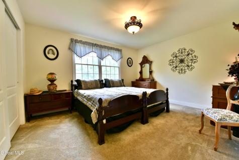14 Foxhound Circle Mechanicville NY 12118