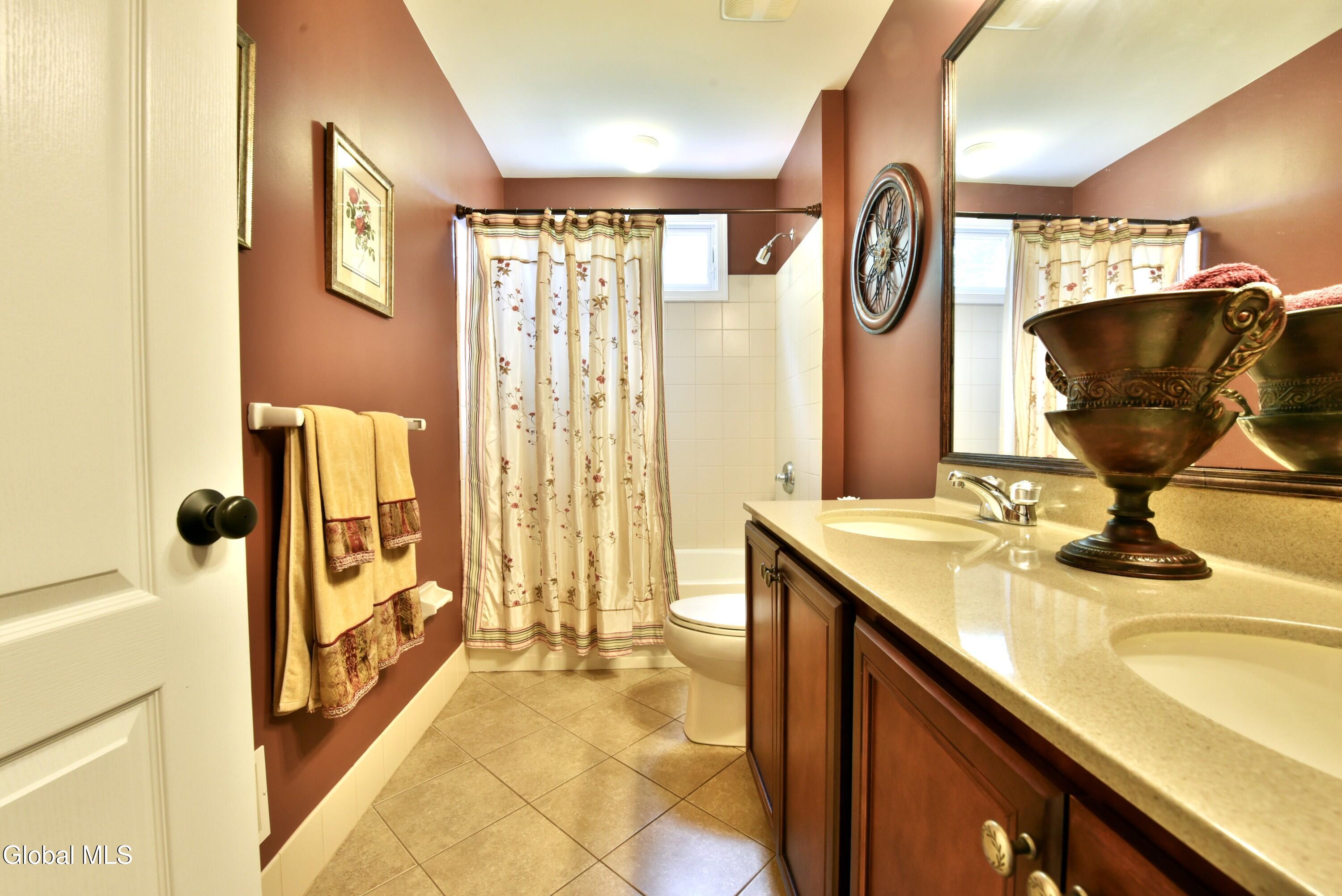 14 Foxhound Circle Mechanicville NY 12118