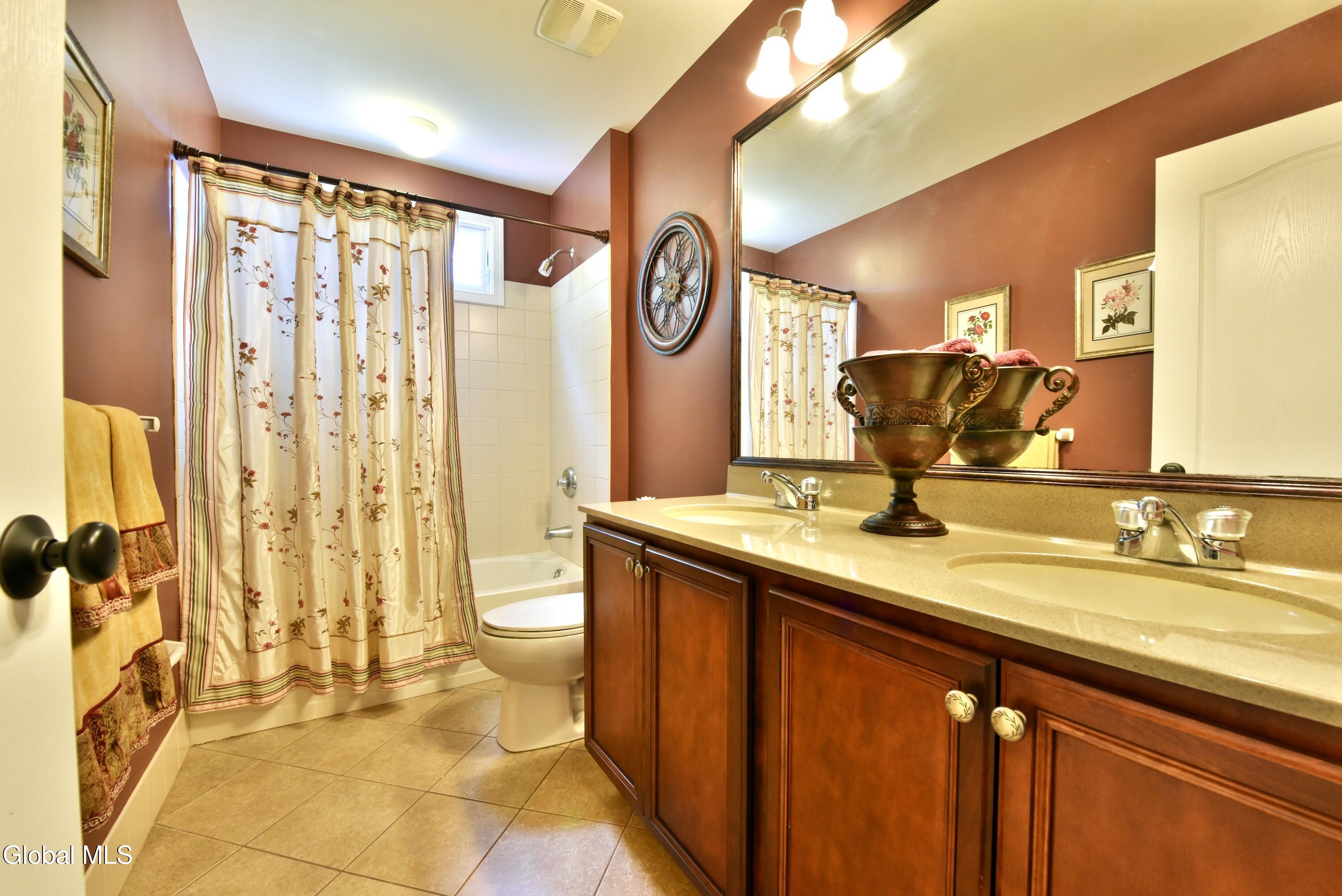 14 Foxhound Circle Mechanicville NY 12118