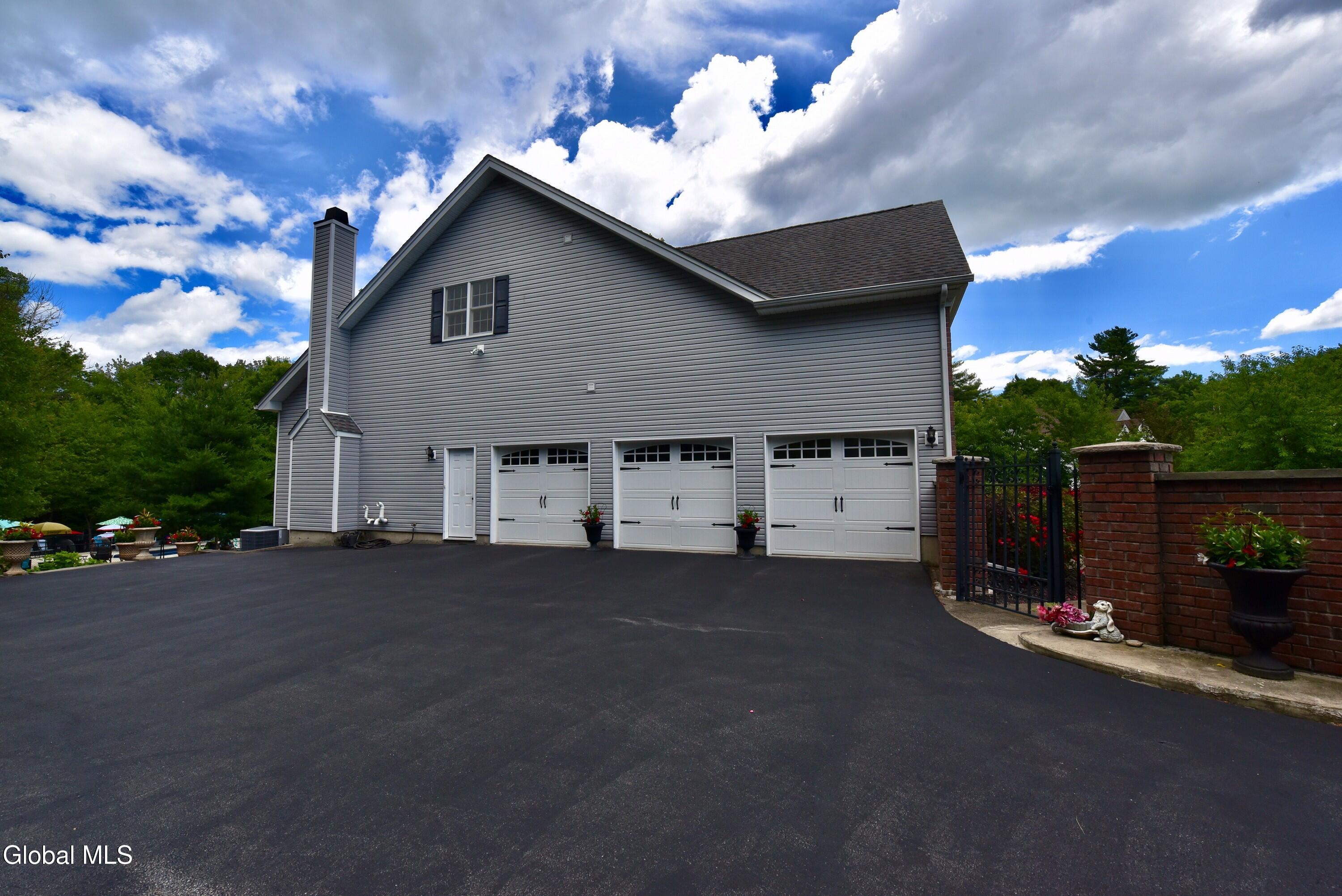 14 Foxhound Circle Mechanicville NY 12118