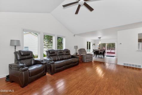 16 Glenview Drive Scotia NY 12302