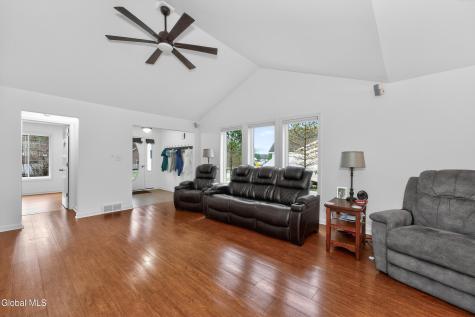 16 Glenview Drive Scotia NY 12302