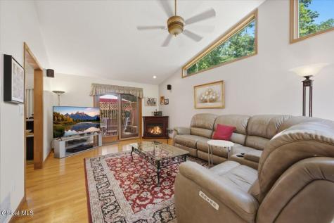 14 Cathedral Court Clifton Park NY 12065