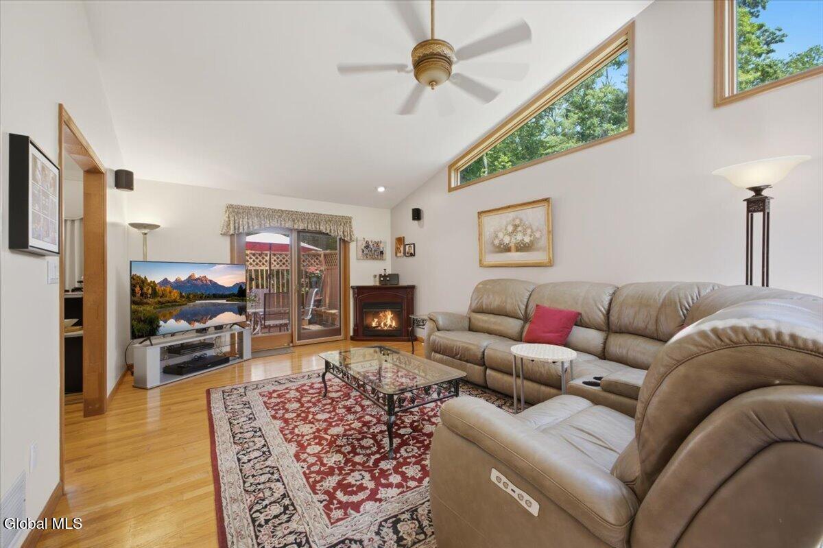 14 Cathedral Court Clifton Park NY 12065