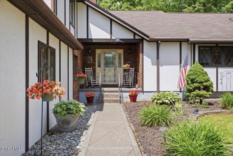 14 Cathedral Court Clifton Park NY 12065