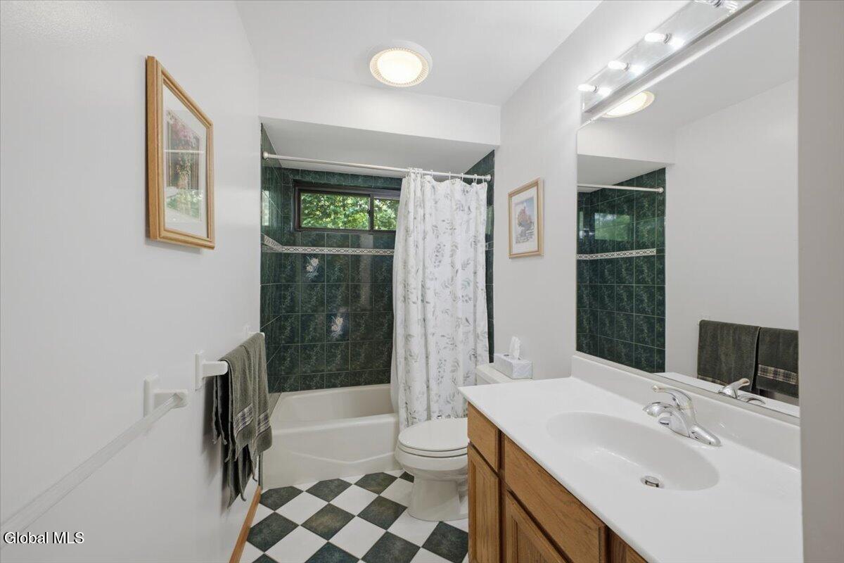 14 Cathedral Court Clifton Park NY 12065