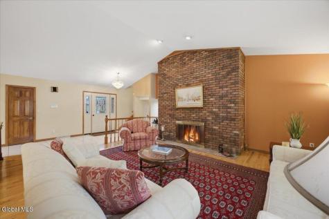 14 Cathedral Court Clifton Park NY 12065