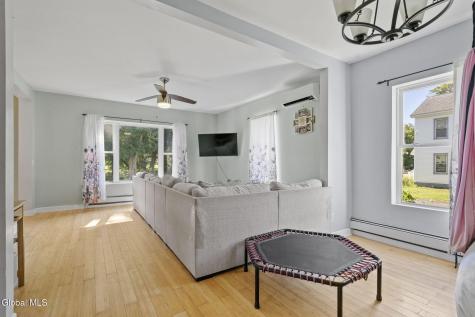 127 Langley Road Amsterdam NY 12010