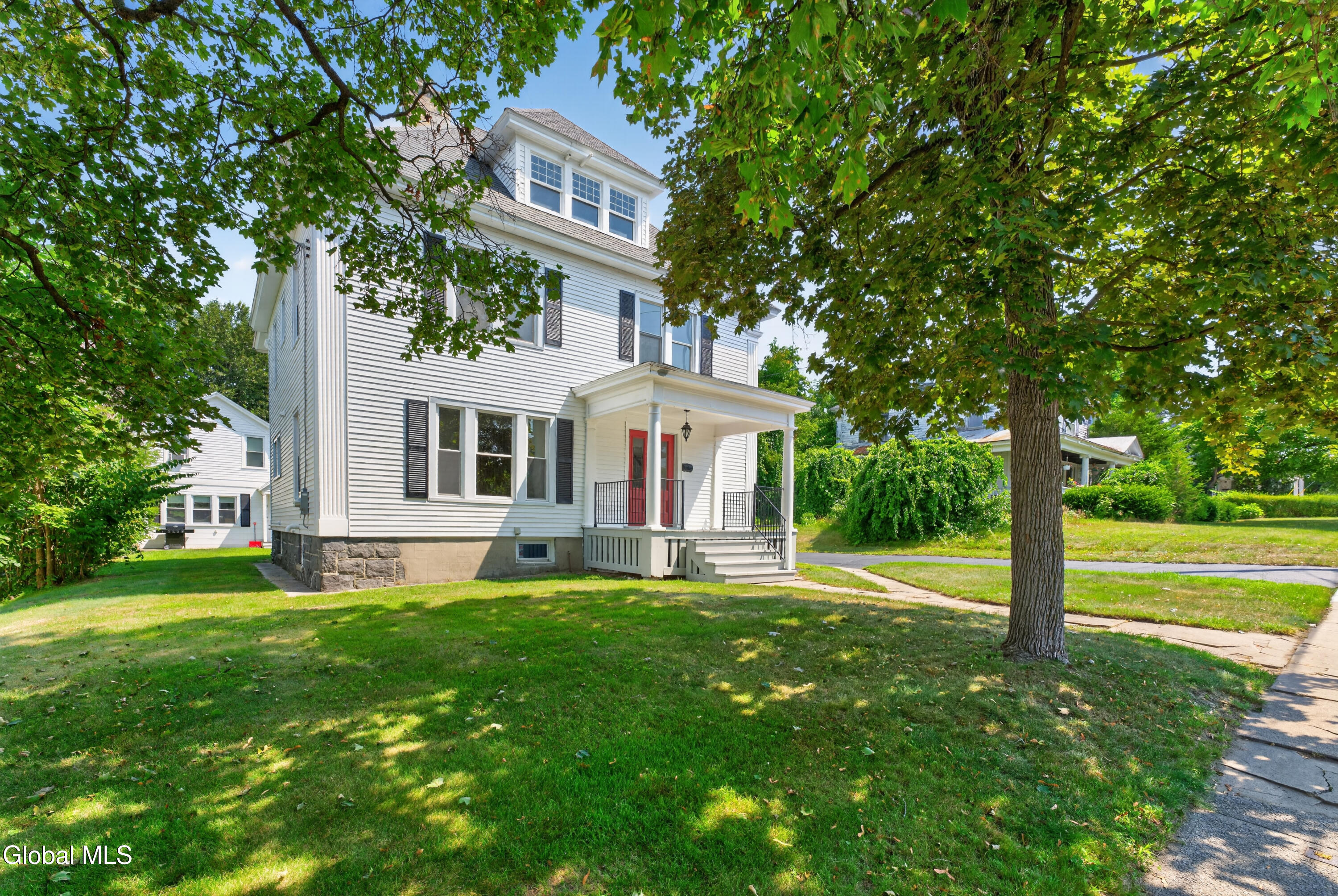 9 5th Avenue Gloversville NY 12078