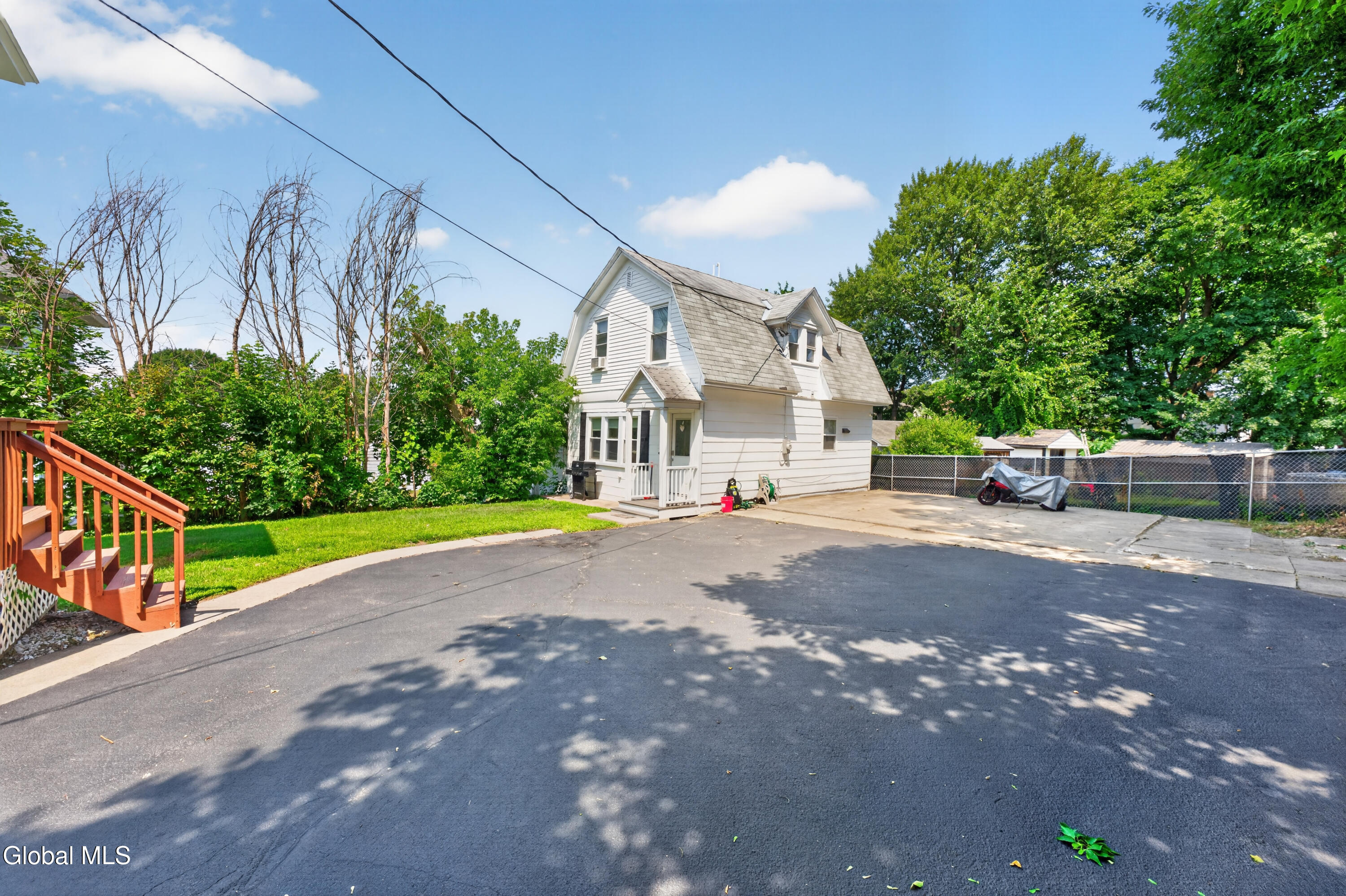 9 5th Avenue Gloversville NY 12078