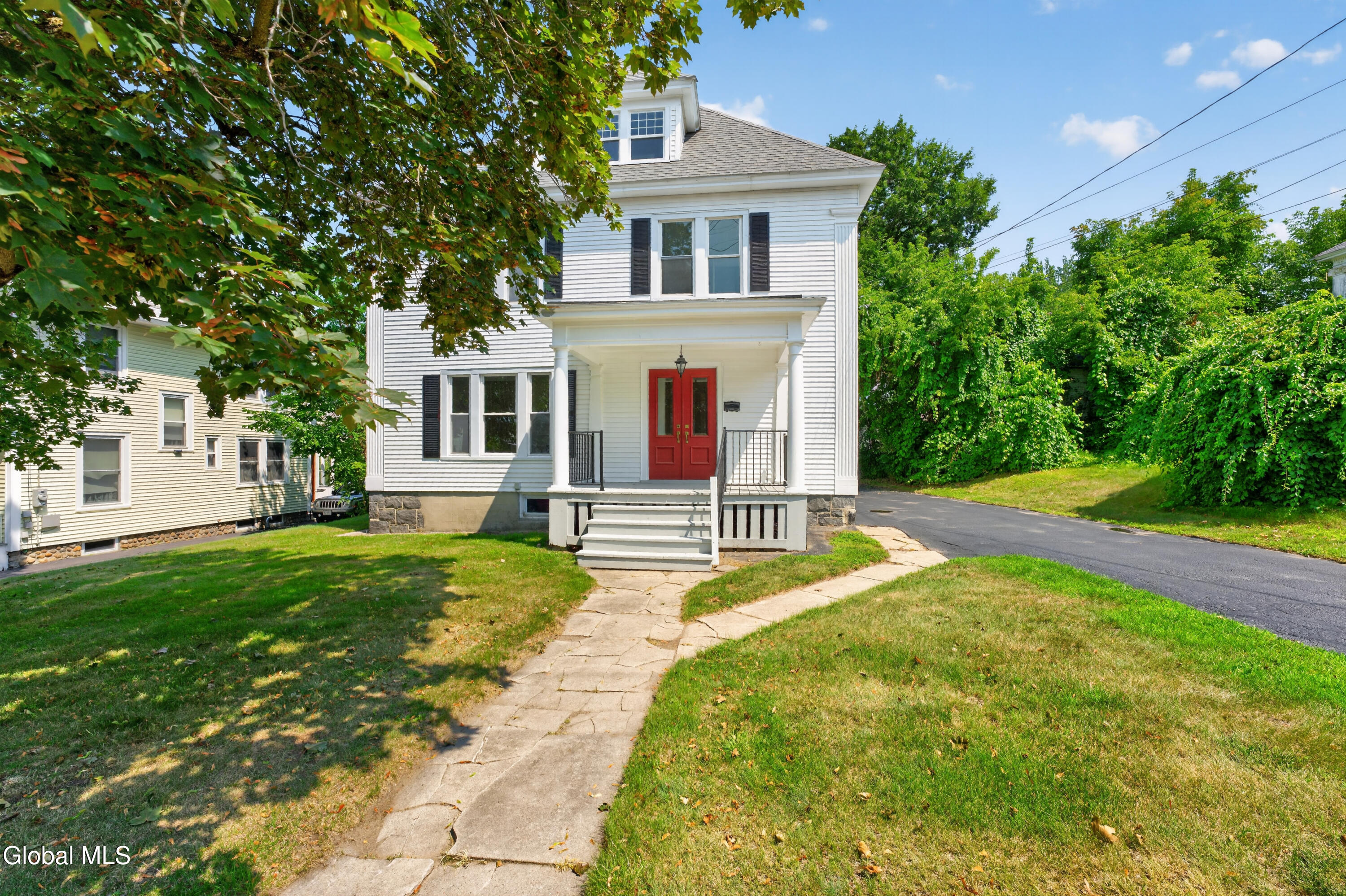 9 5th Avenue Gloversville NY 12078