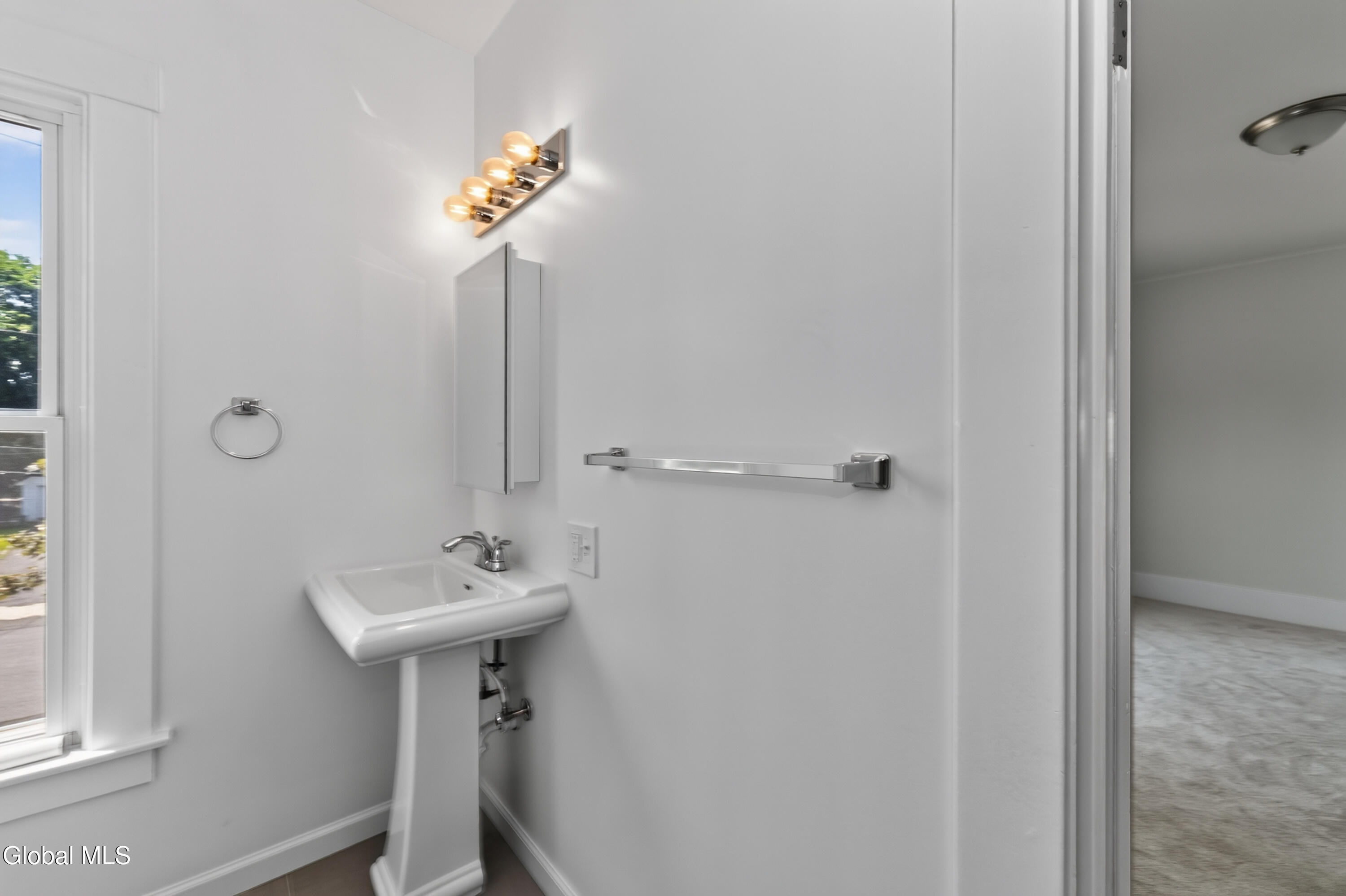 9 5th Avenue Gloversville NY 12078