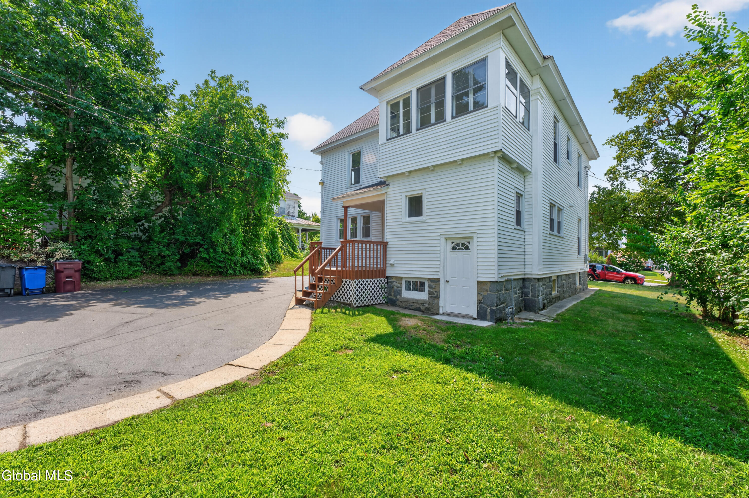 9 5th Avenue Gloversville NY 12078