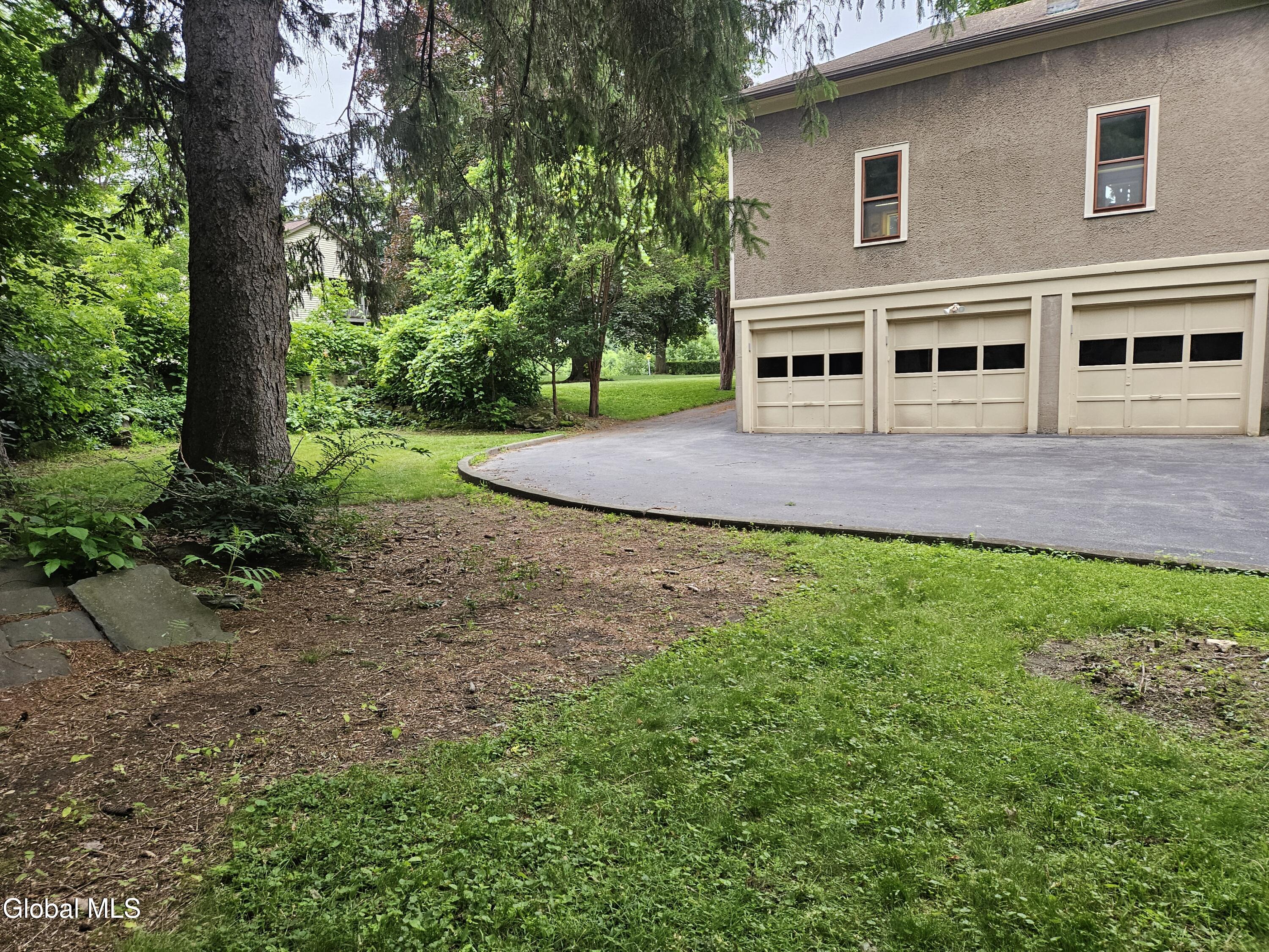 8 Schonowee Avenue Scotia NY 12302