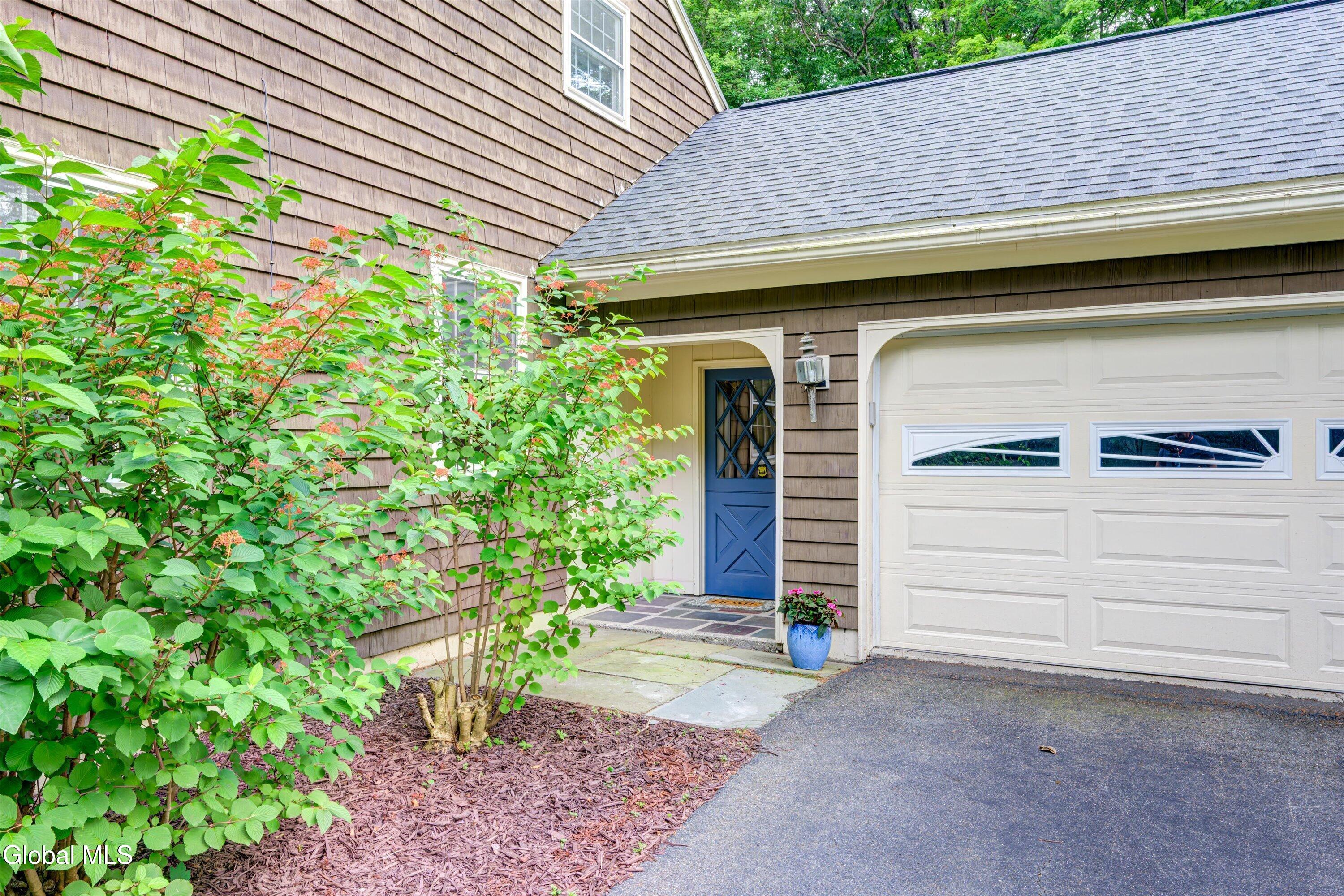 16 Macaffer Drive Menands NY 12204