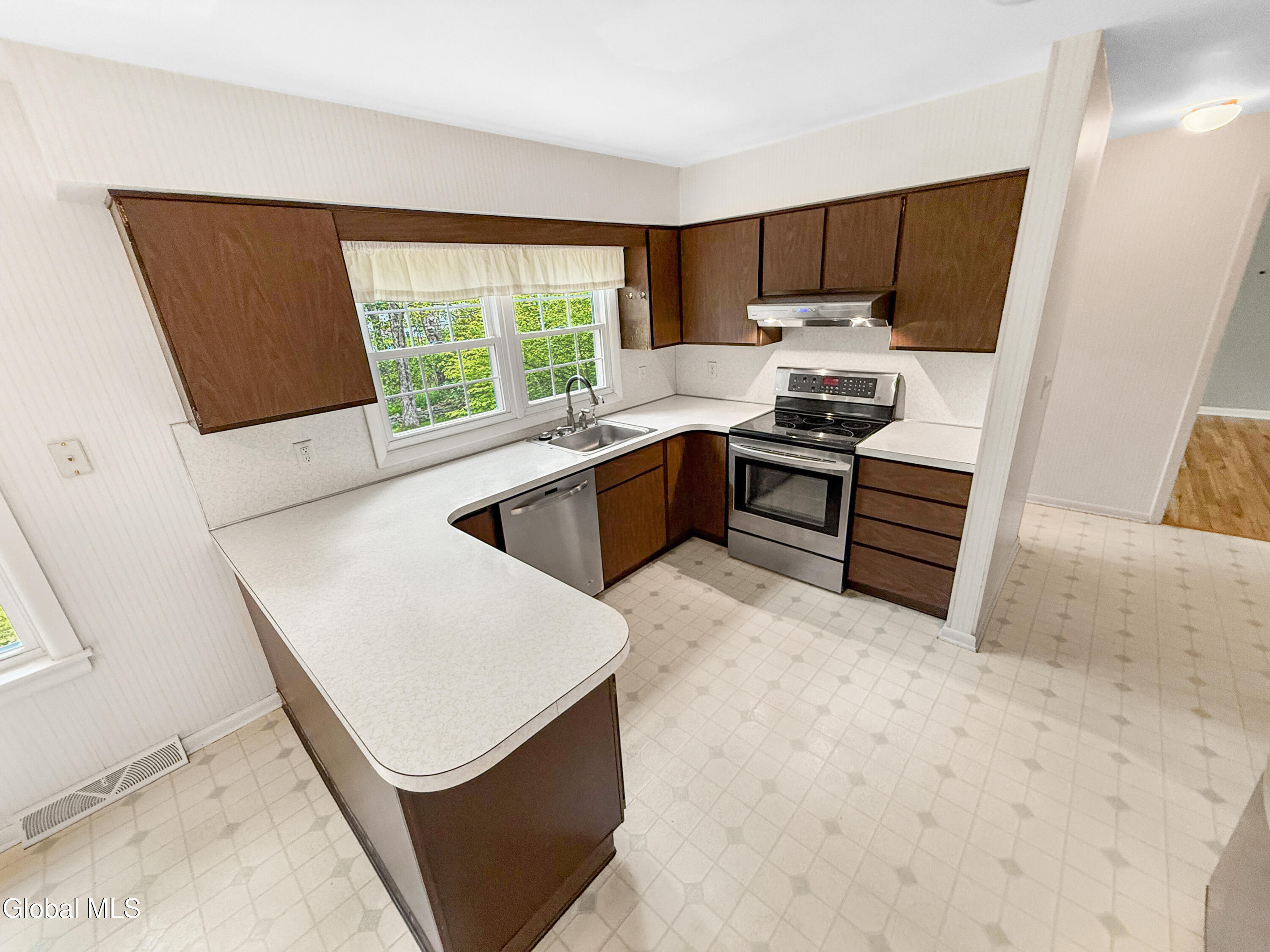 33 Fairway Avenue Delmar NY 12054