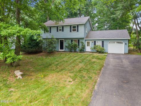 20 Longwood Drive Clifton Park NY 12065