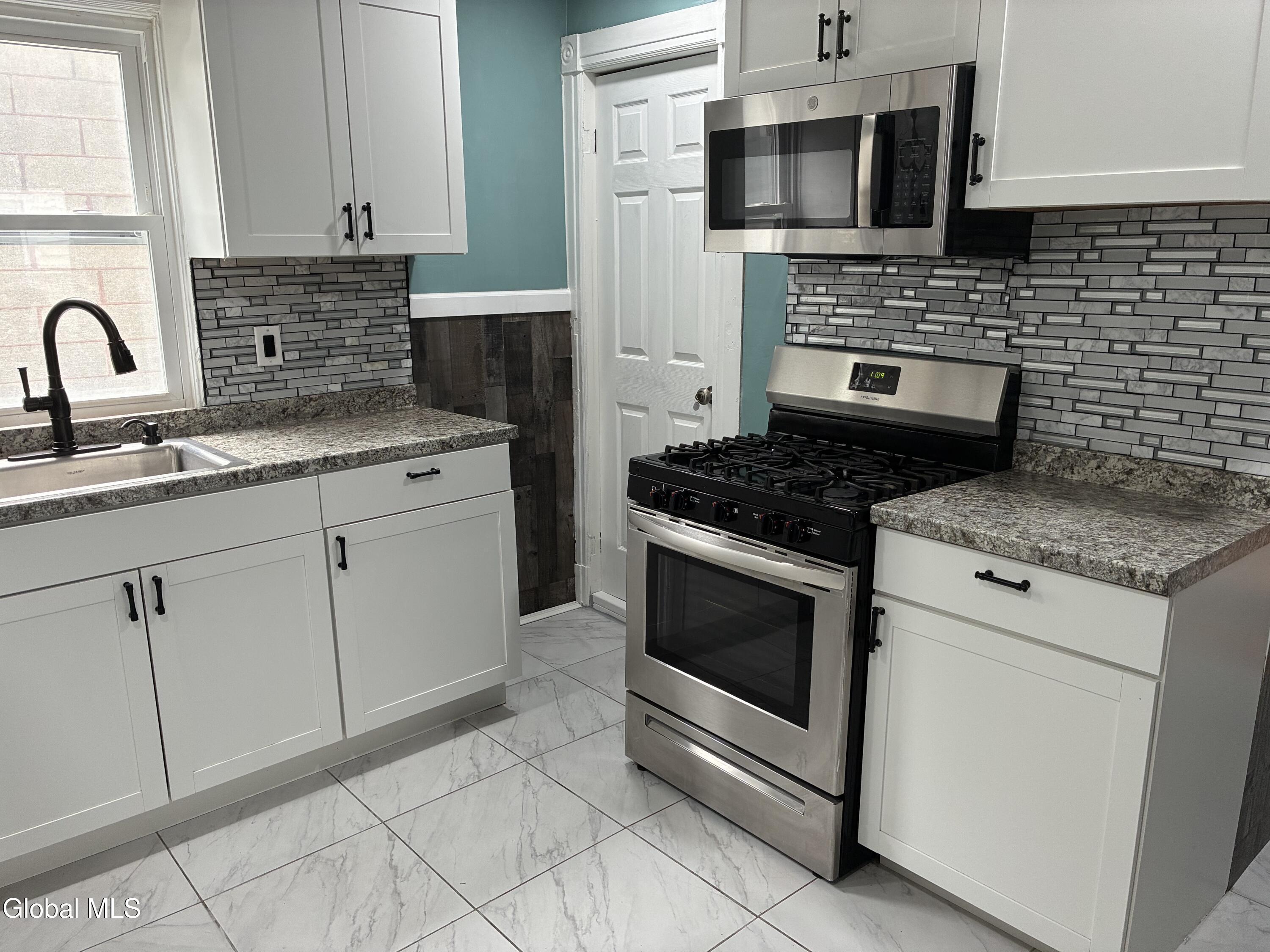 963 Maple Avenue Schenectady NY 12307