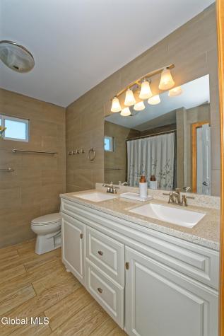 5 Shamrock Circle Latham NY 12110