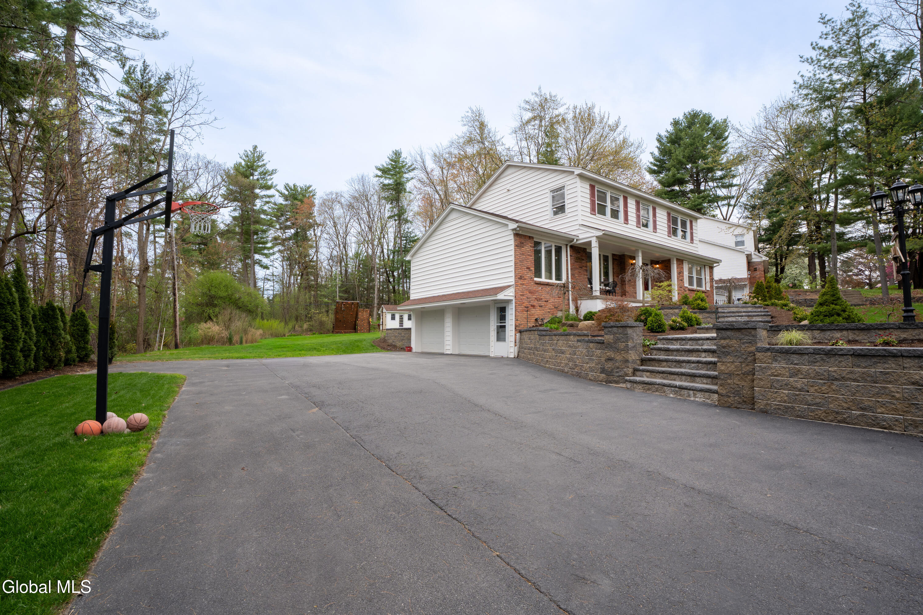 2292 Pinehaven Drive Niskayuna NY 12309