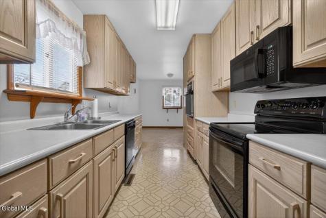 2507 Augustine Avenue Rotterdam NY 12306