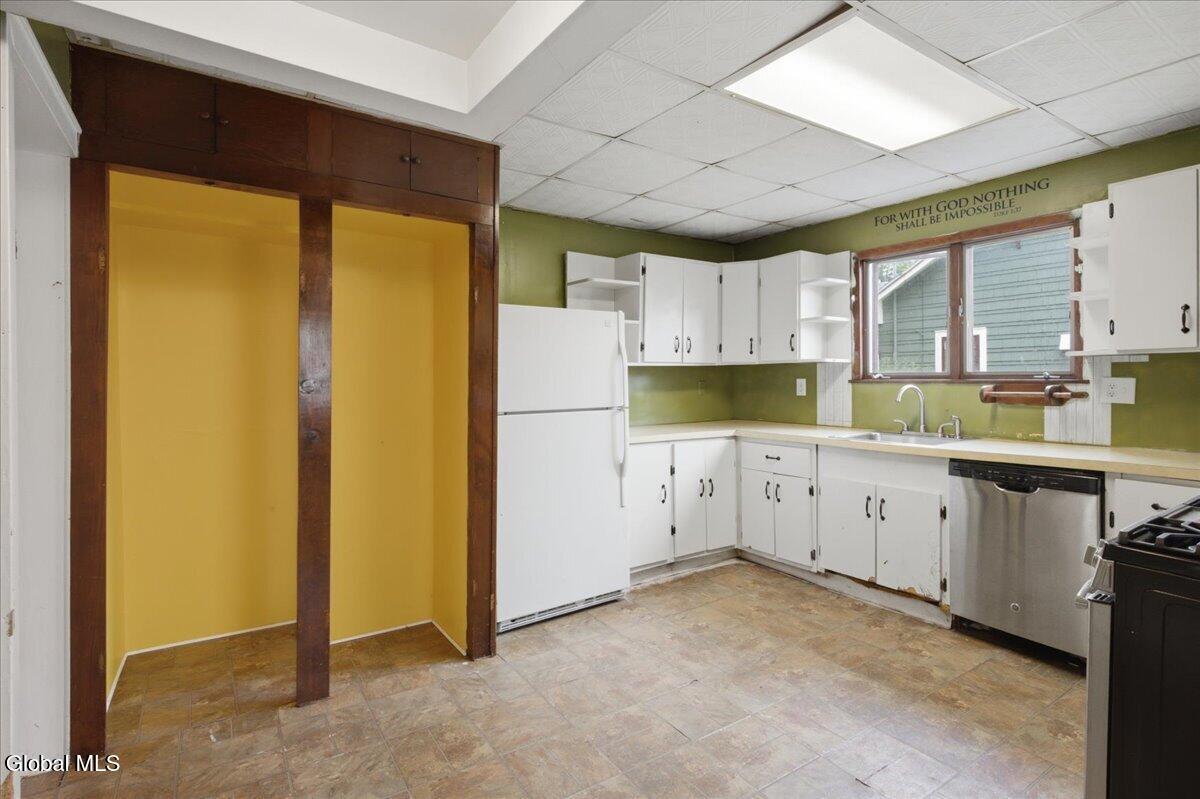 12 Kinloch Avenue Troy NY 12180
