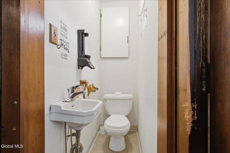 12 Kinloch Avenue Troy NY 12180