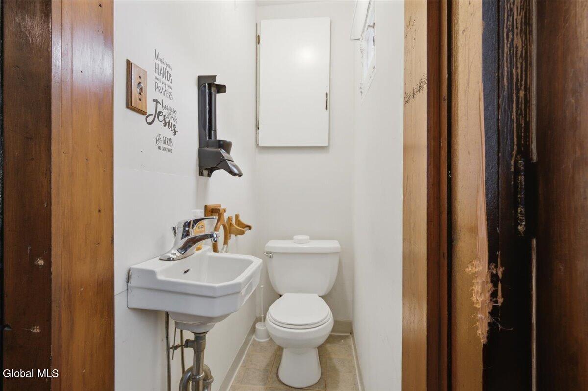 12 Kinloch Avenue Troy NY 12180