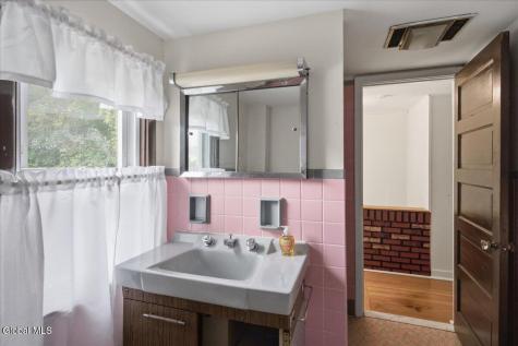 12 Kinloch Avenue Troy NY 12180