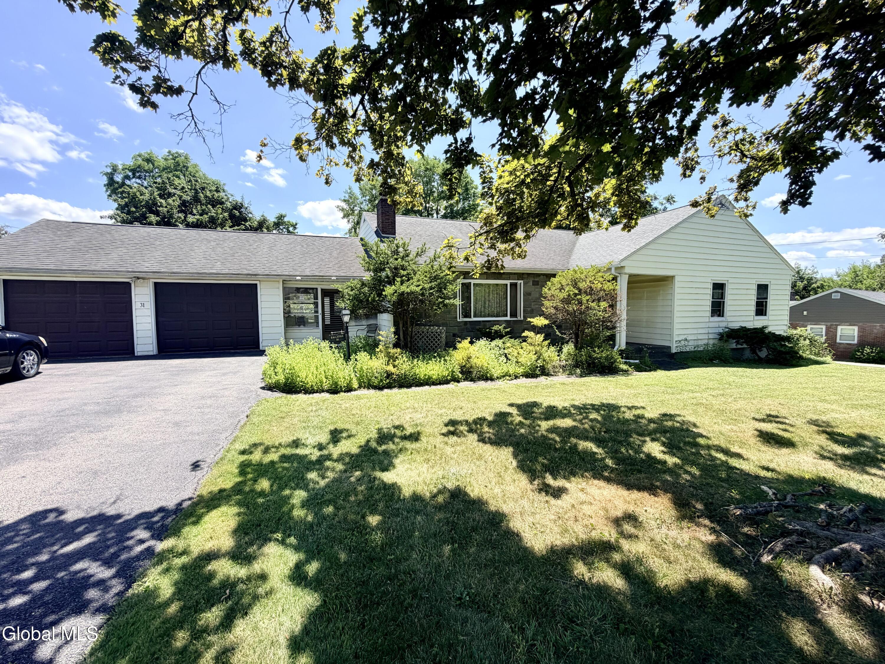 31 Lindbergh Avenue Amsterdam NY 12010