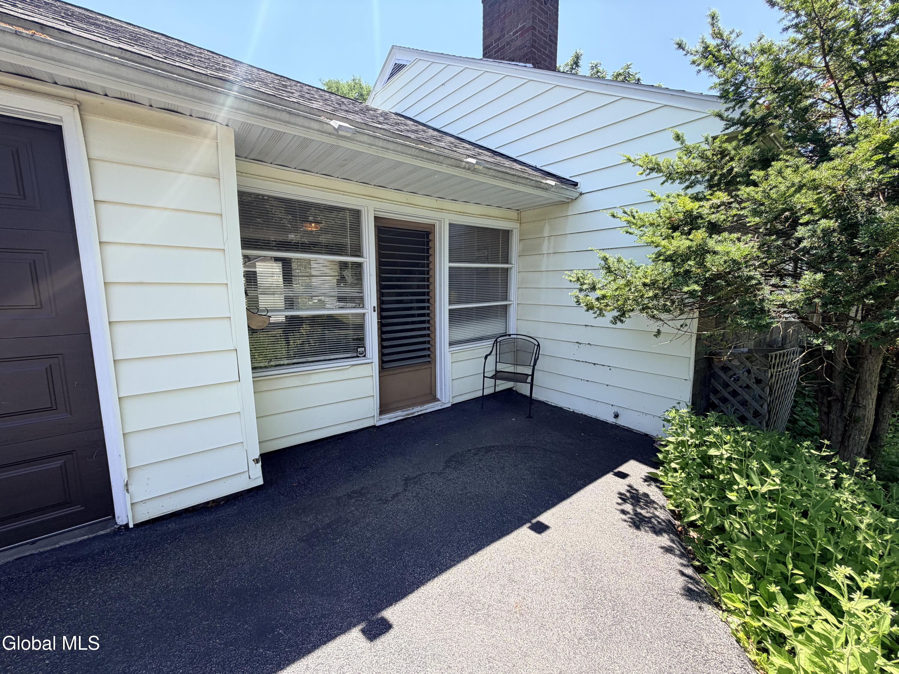 31 Lindbergh Avenue Amsterdam NY 12010