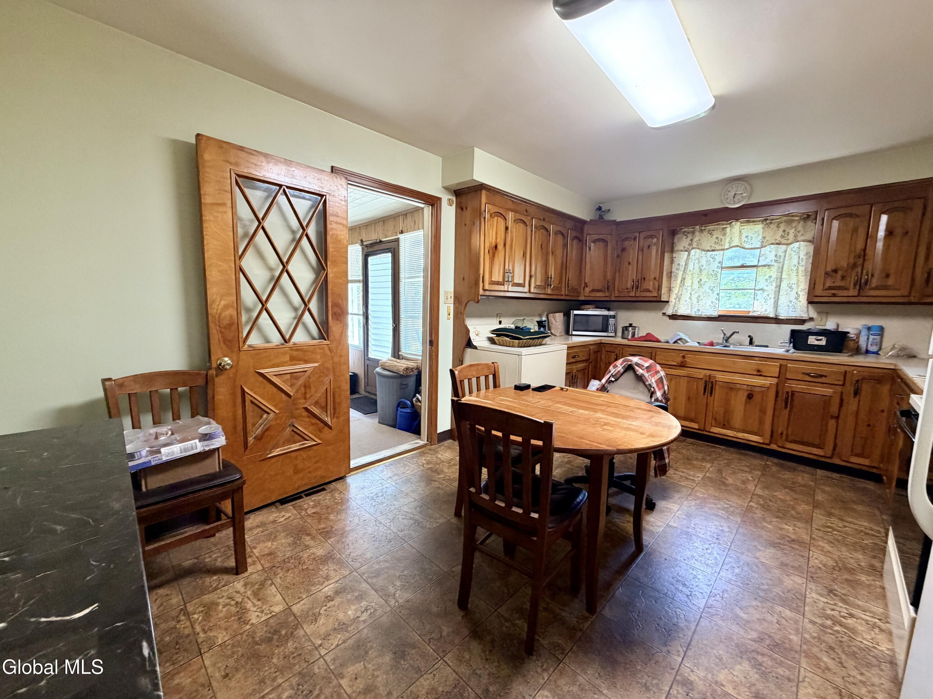 31 Lindbergh Avenue Amsterdam NY 12010
