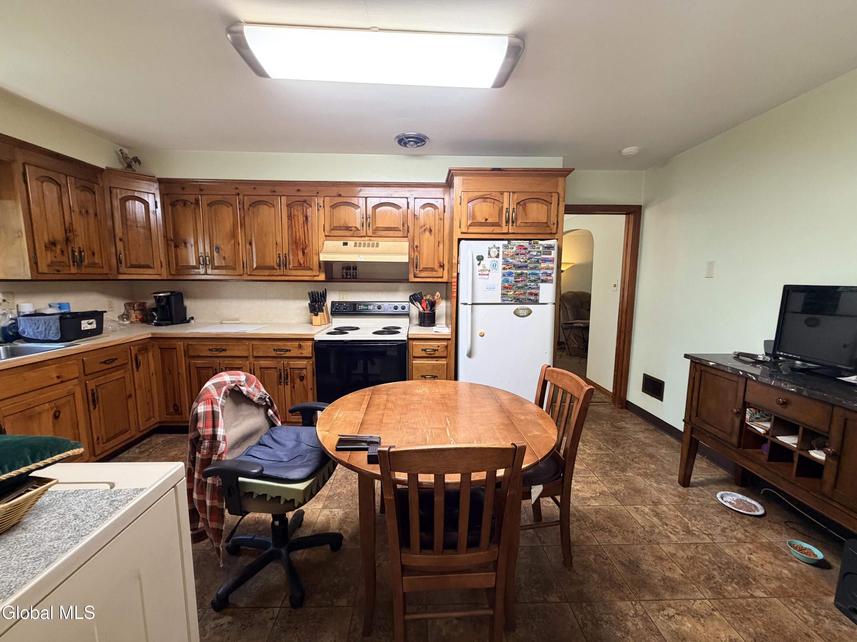 31 Lindbergh Avenue Amsterdam NY 12010