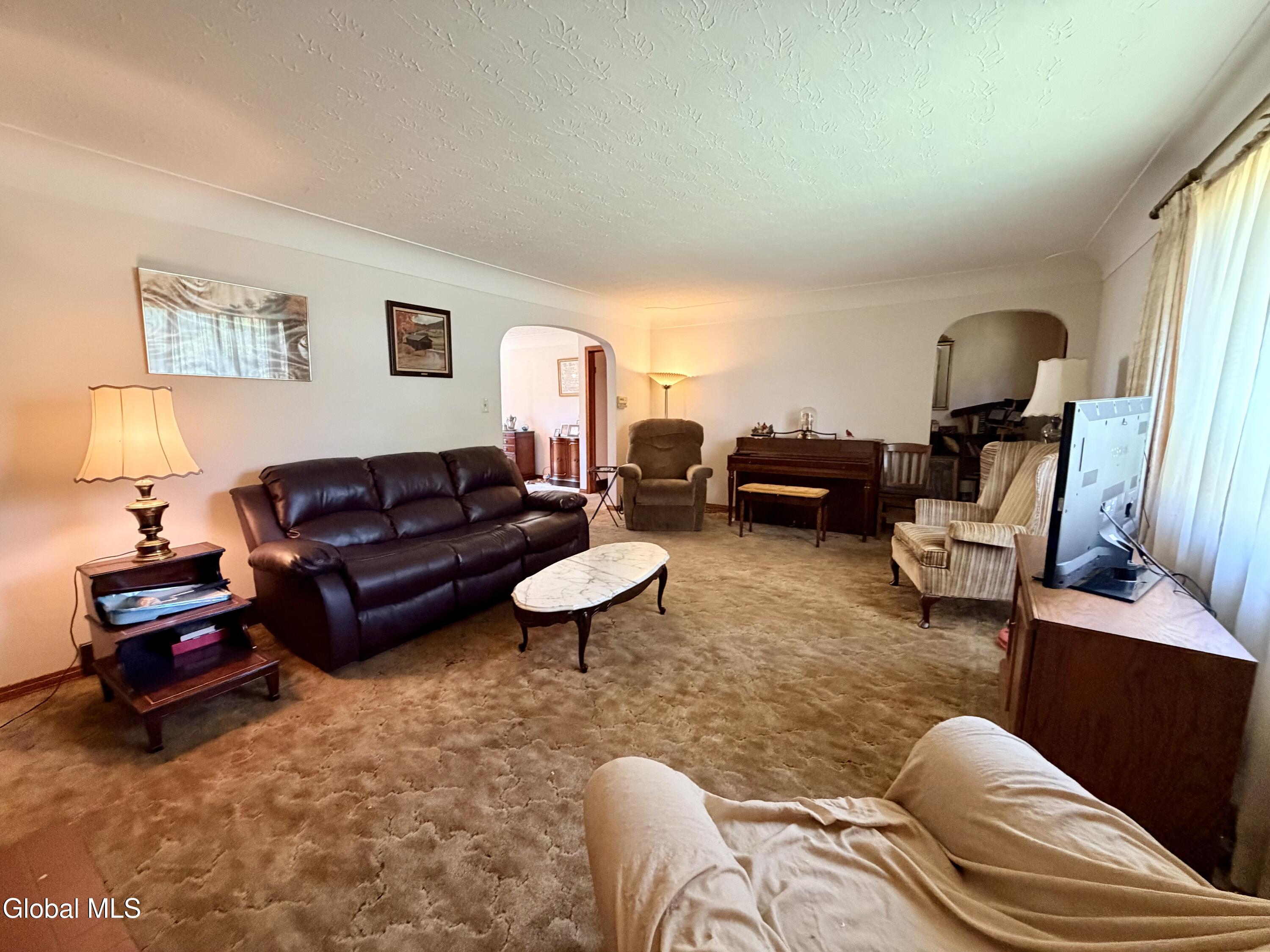 31 Lindbergh Avenue Amsterdam NY 12010