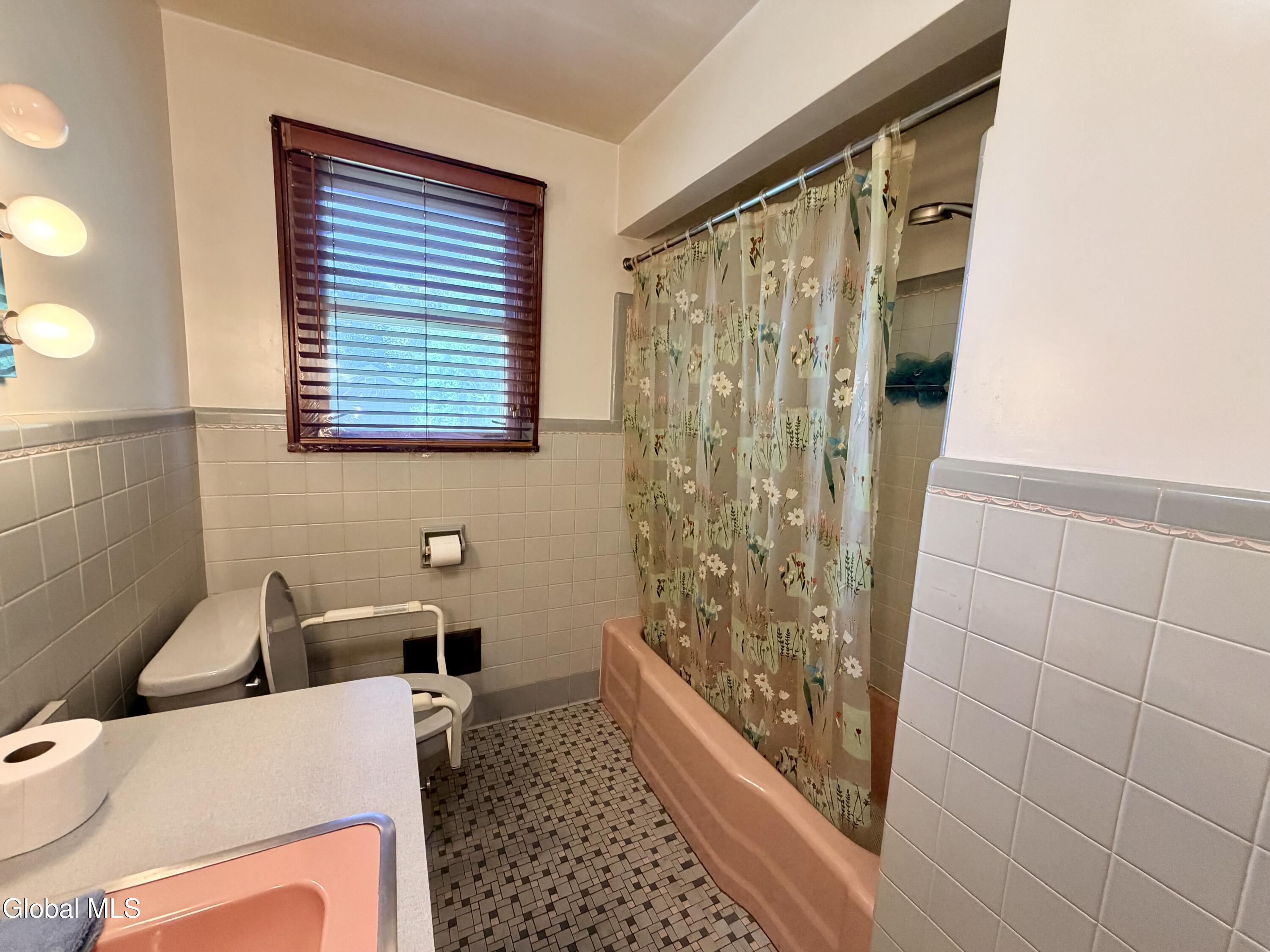 31 Lindbergh Avenue Amsterdam NY 12010