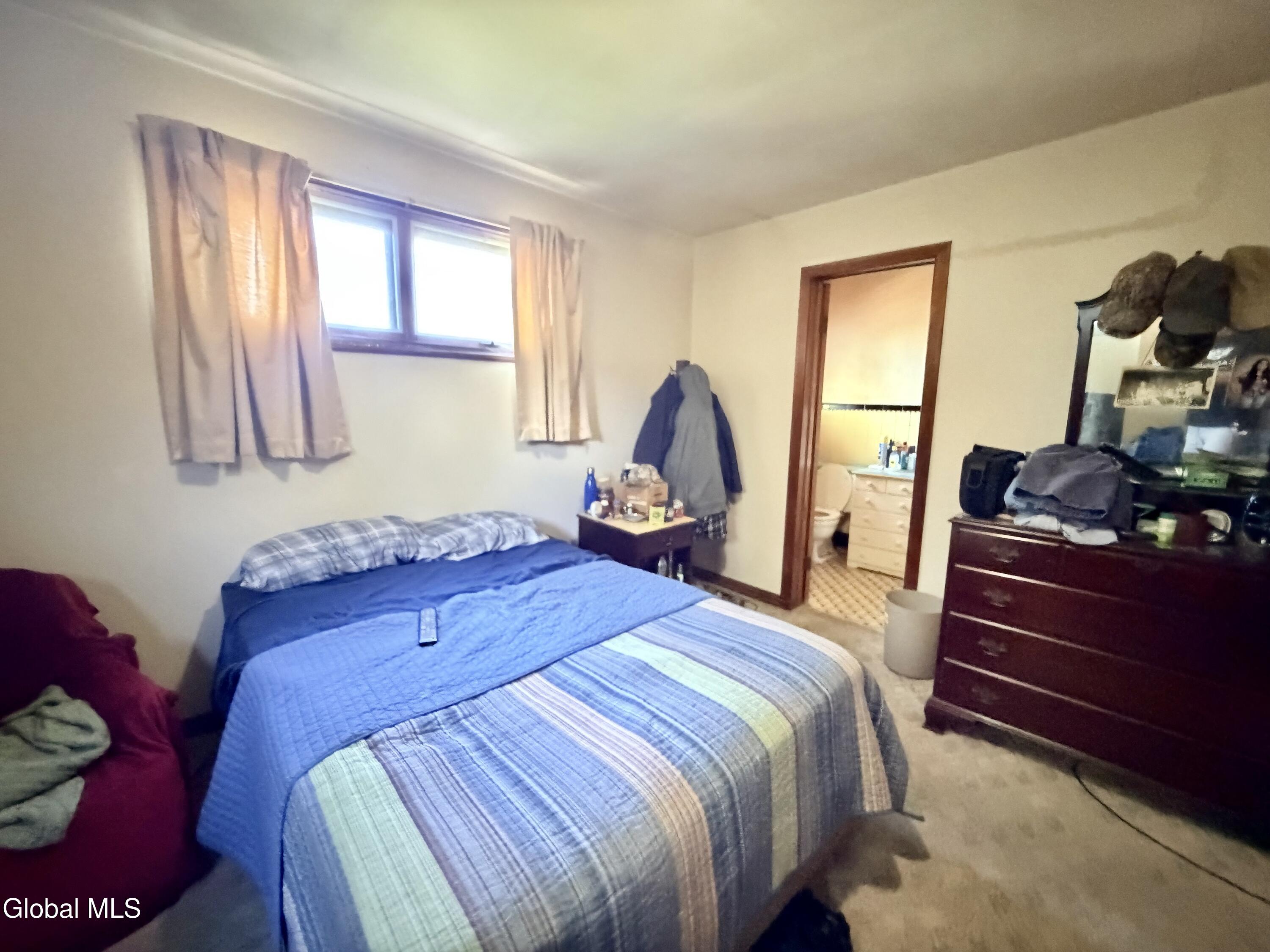 31 Lindbergh Avenue Amsterdam NY 12010