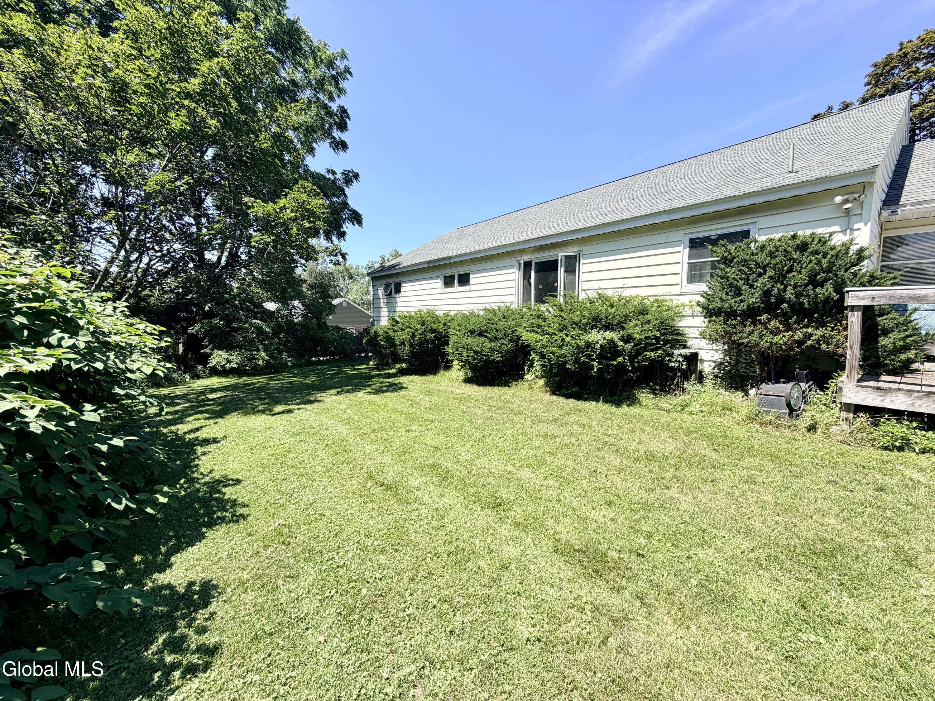 31 Lindbergh Avenue Amsterdam NY 12010