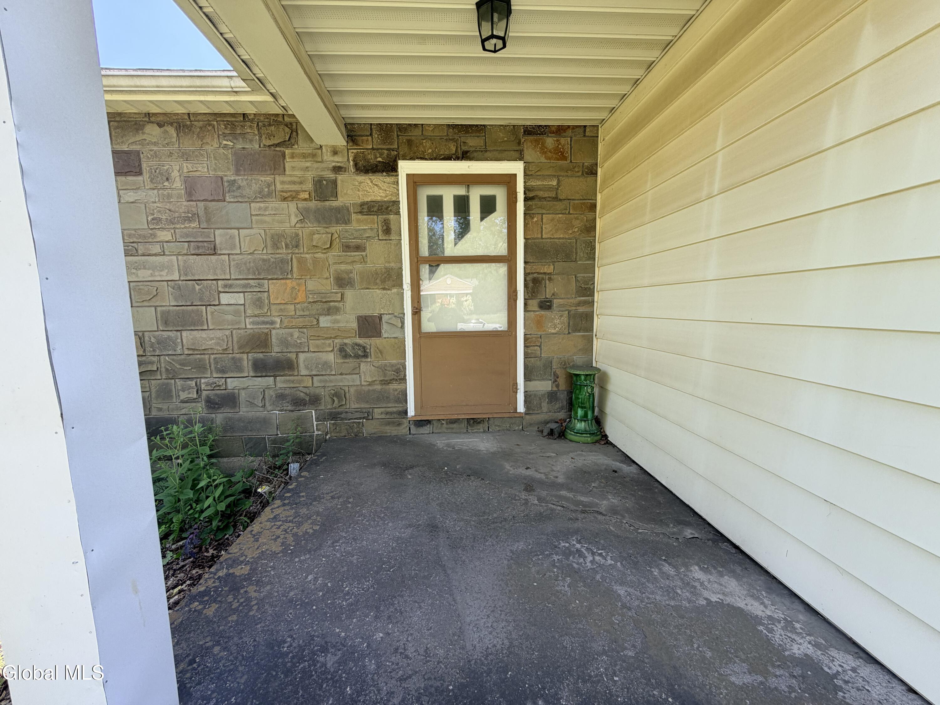 31 Lindbergh Avenue Amsterdam NY 12010