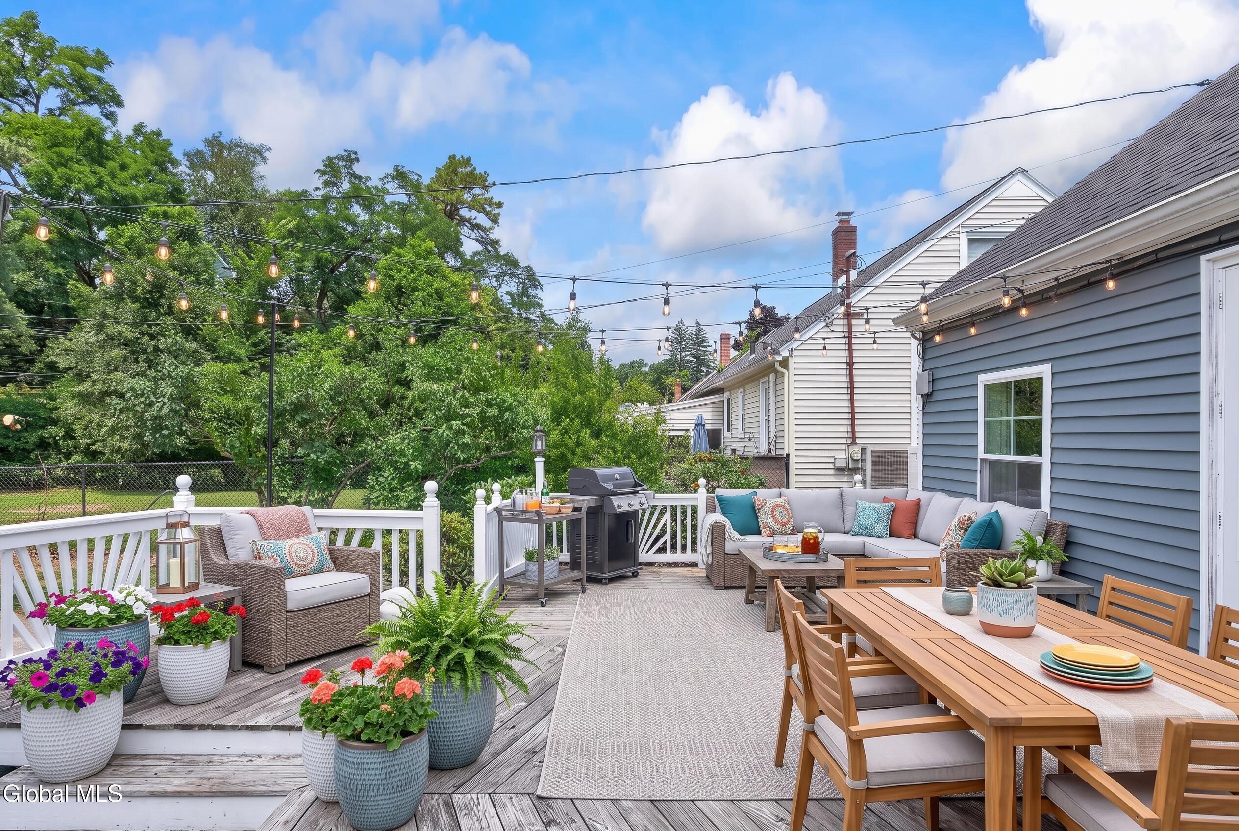 1033 Mckinley Avenue Schenectady NY 12303