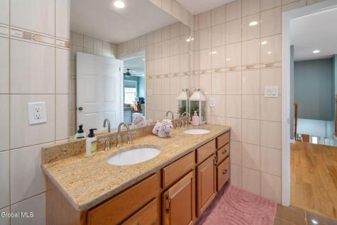 25B Terry Avenue Schenectady NY 12303