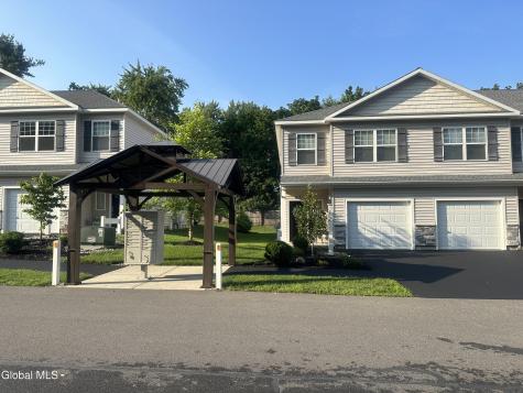Ridge Manor Court Niskayuna NY 12309