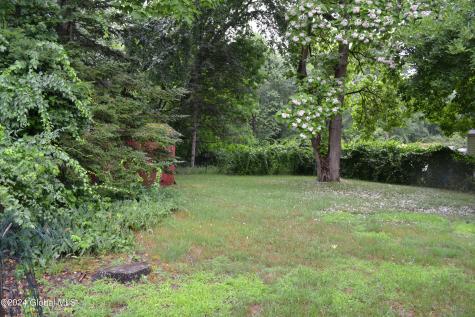 42 Oakwood Drive Colonie NY 12205