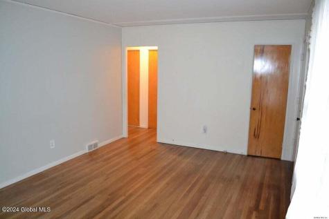 42 Oakwood Drive Colonie NY 12205
