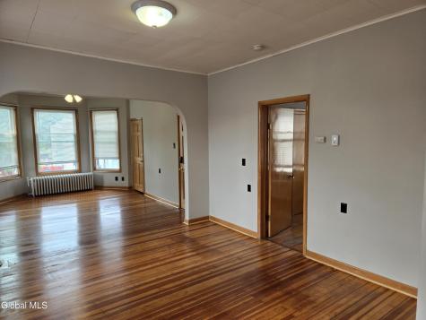 810 6 Th Avenue Troy NY 12182