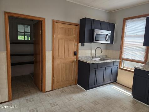 810 6 Th Avenue Troy NY 12182