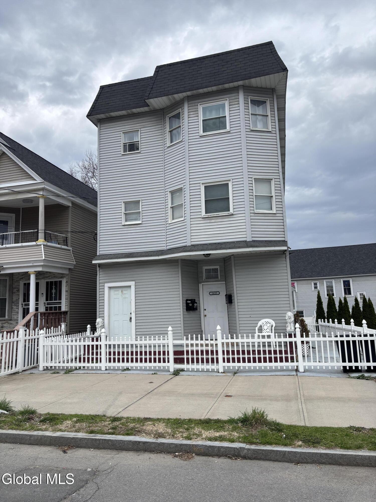 1633 Carrie Street Schenectady NY 12308