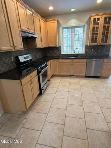 7 Clear Water Court Clifton Park NY 12065