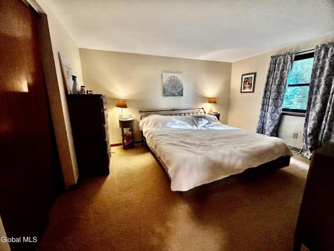 34 Henderson Road Glenmont NY 12077
