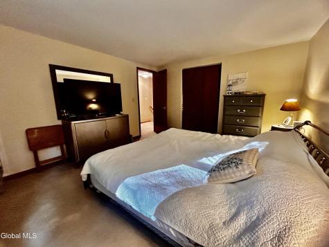 34 Henderson Road Glenmont NY 12077