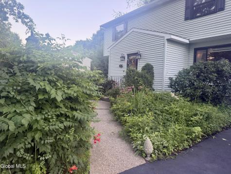 34 Henderson Road Glenmont NY 12077